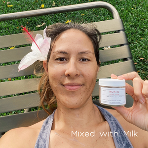 Kokiʻo dry botanical blend face mask mixed with milk .